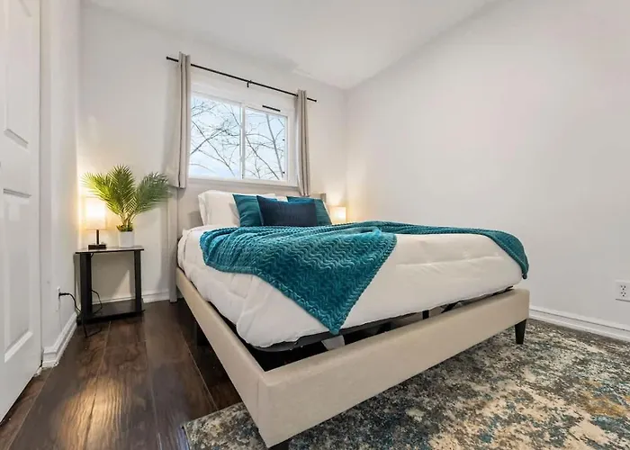 Holiday home King Bed 7 Min To Hwy & Mall