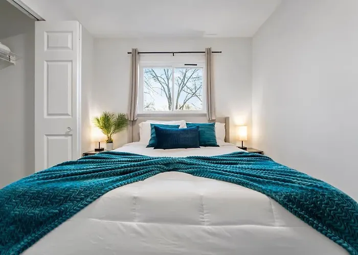 King Bed 7 Min To Hwy & Mall Holiday home *