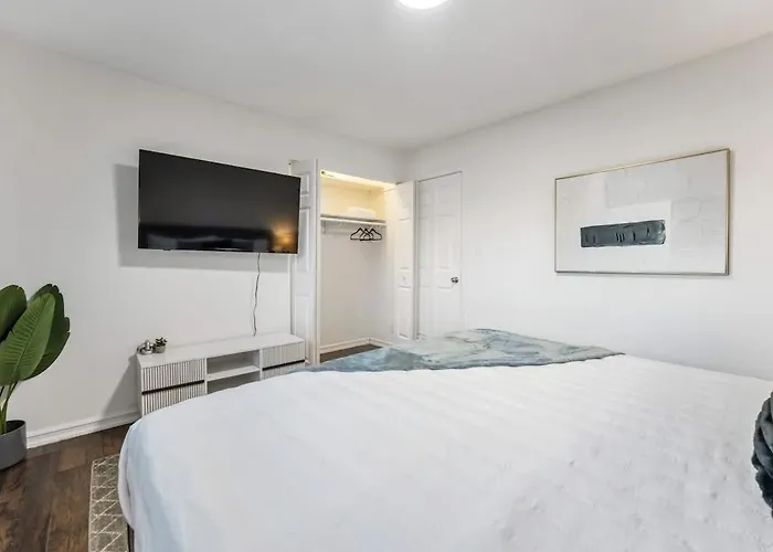 King Bed 7 Min To Hwy & Mall