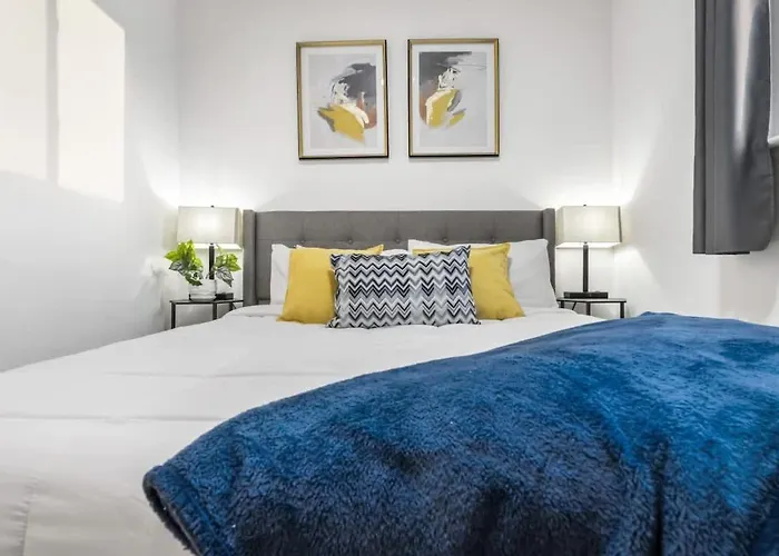 King Bed 7 Min To Hwy & Mall